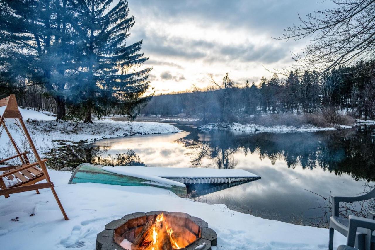 Poconos 2Bd - Peaceful Lakeside Retreat! Henryville Exterior photo