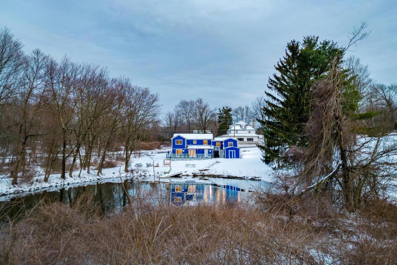 Poconos 2Bd - Peaceful Lakeside Retreat! Henryville Exterior photo